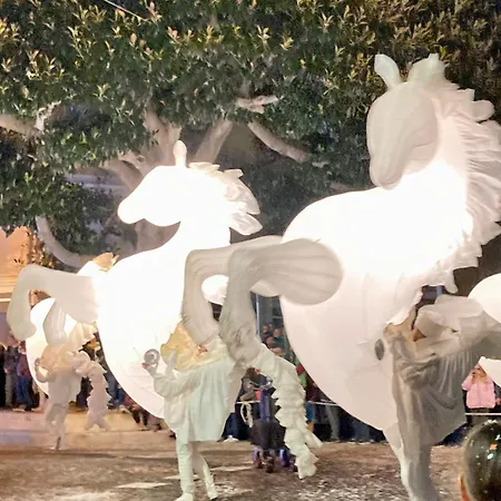 Au Riviera Palace, Magnifique アパート マントン